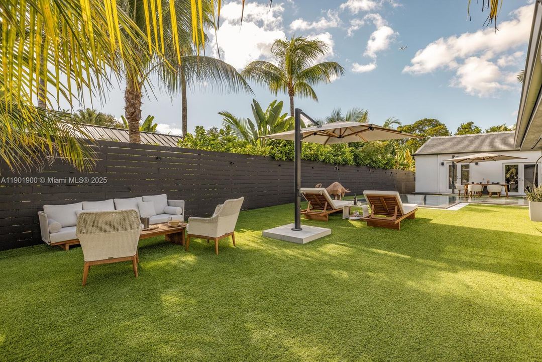 For Rent: $14,000 (3 beds, 3 baths, 1896 Square Feet)