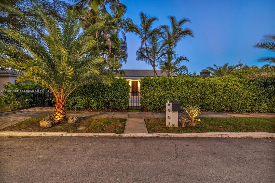 For Rent: $14,000 (3 beds, 3 baths, 1896 Square Feet)