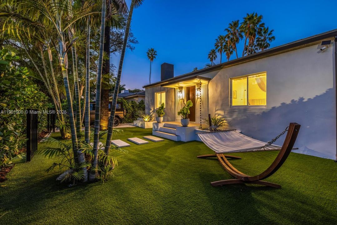 For Rent: $14,000 (3 beds, 3 baths, 1896 Square Feet)