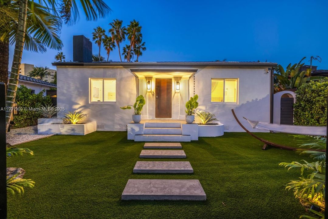 For Rent: $14,000 (3 beds, 3 baths, 1896 Square Feet)