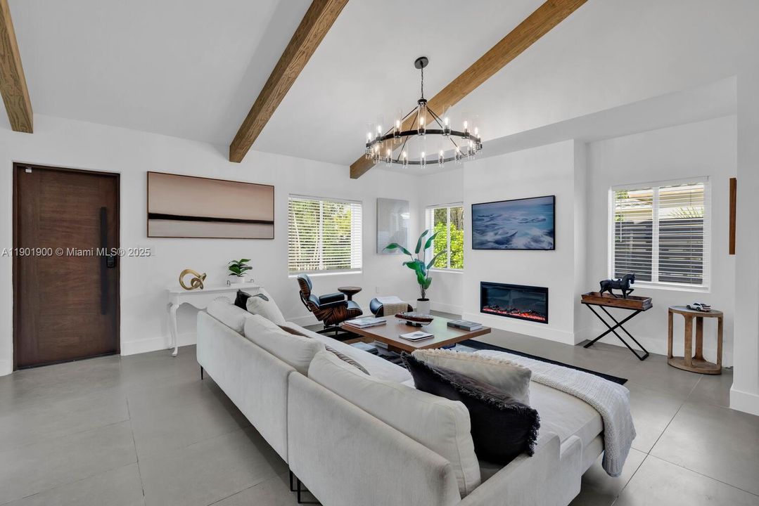 For Rent: $14,000 (3 beds, 3 baths, 1896 Square Feet)