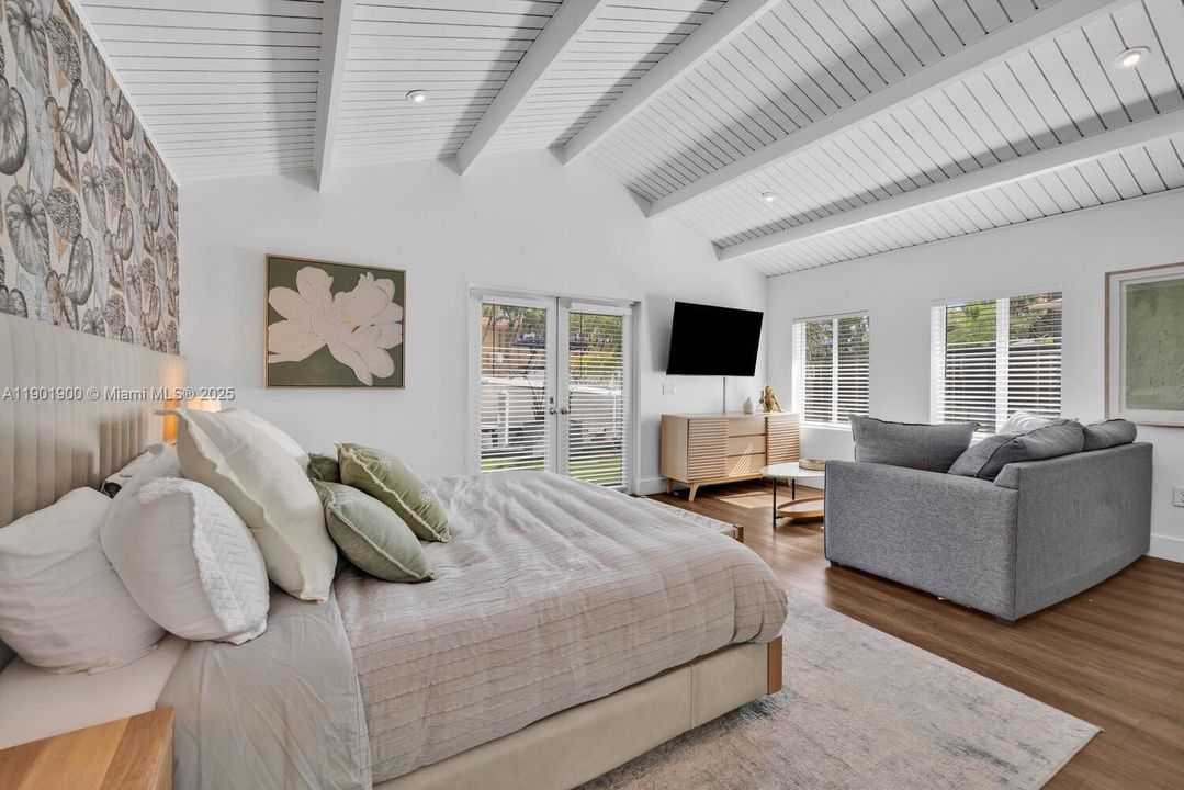 For Rent: $14,000 (3 beds, 3 baths, 1896 Square Feet)