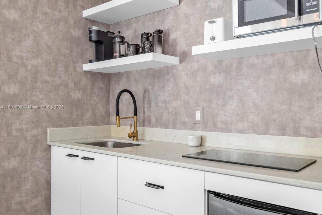 For Rent: $14,000 (3 beds, 3 baths, 1896 Square Feet)