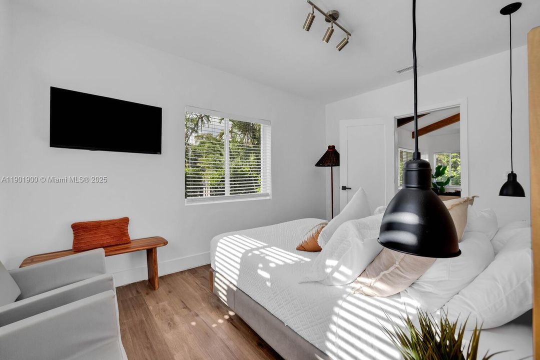 For Rent: $14,000 (3 beds, 3 baths, 1896 Square Feet)