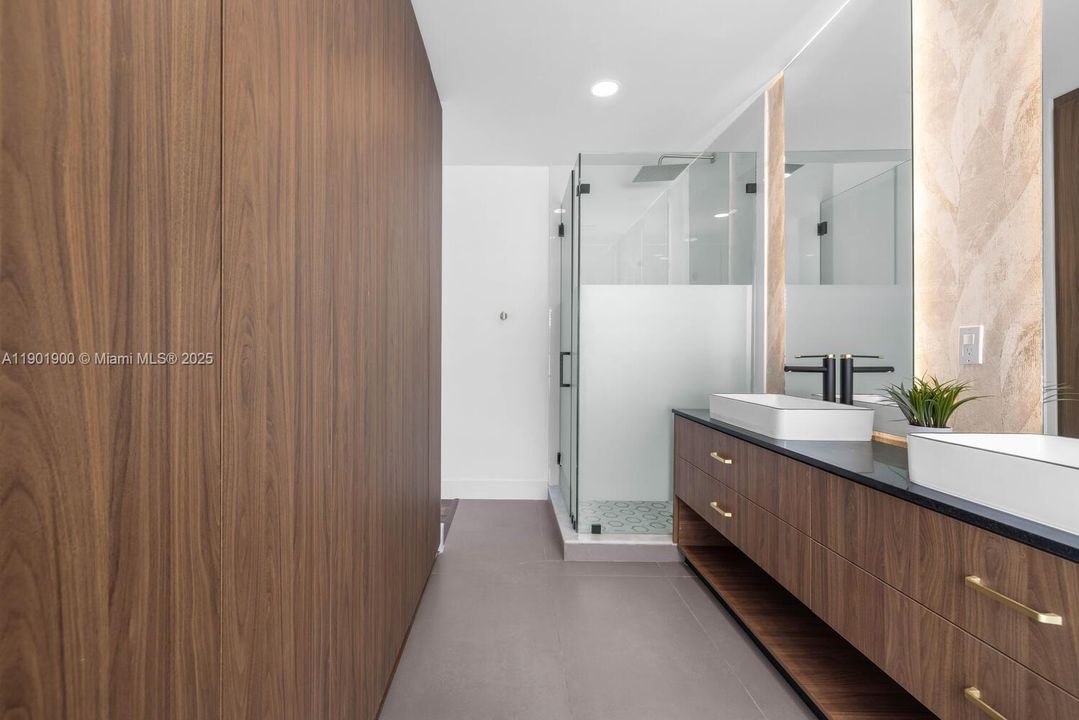 For Rent: $14,000 (3 beds, 3 baths, 1896 Square Feet)