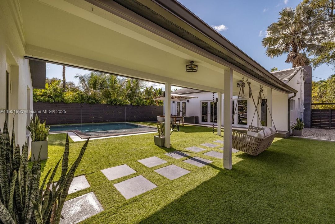 For Rent: $14,000 (3 beds, 3 baths, 1896 Square Feet)