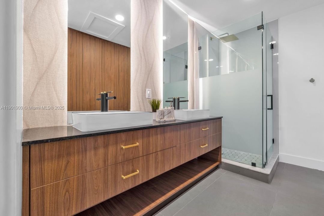 For Rent: $14,000 (3 beds, 3 baths, 1896 Square Feet)