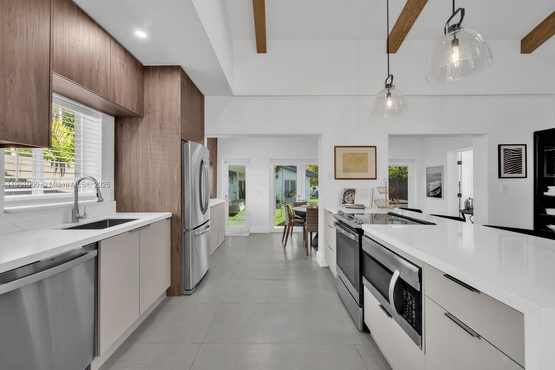 For Rent: $14,000 (3 beds, 3 baths, 1896 Square Feet)