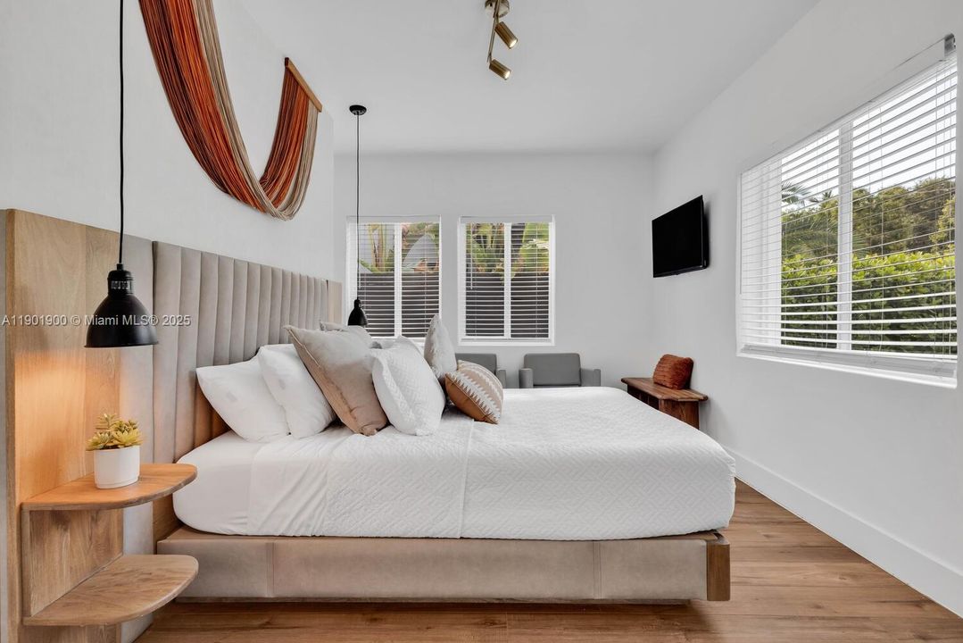 For Rent: $14,000 (3 beds, 3 baths, 1896 Square Feet)