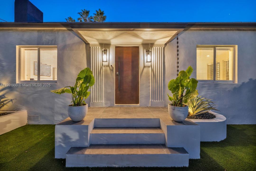 For Rent: $14,000 (3 beds, 3 baths, 1896 Square Feet)