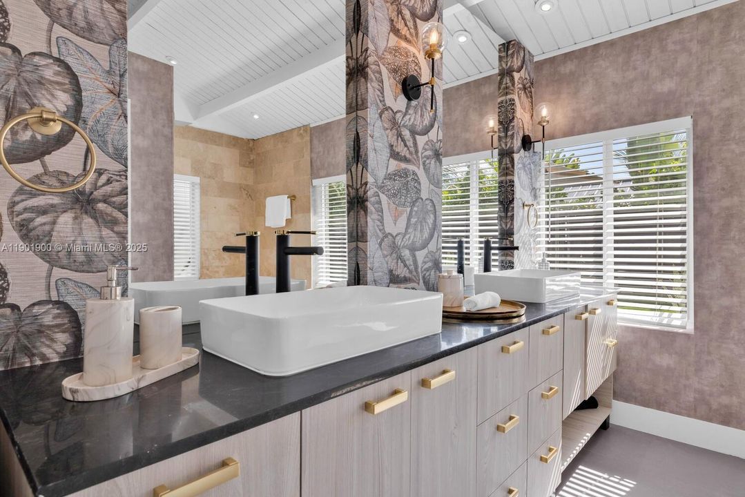 For Rent: $14,000 (3 beds, 3 baths, 1896 Square Feet)