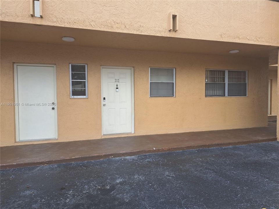 For Sale: $304,990 (2 beds, 2 baths, 1050 Square Feet)