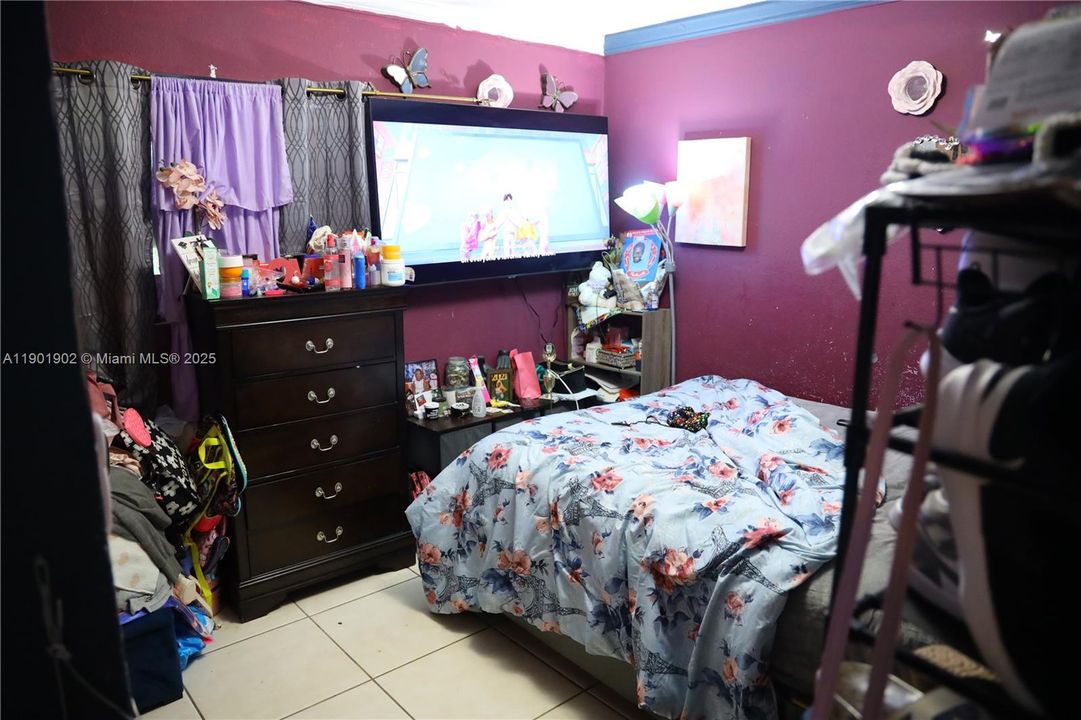 For Sale: $670,000 (6 beds, 4 baths, 2380 Square Feet)