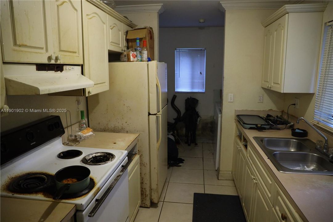 For Sale: $670,000 (6 beds, 4 baths, 2380 Square Feet)