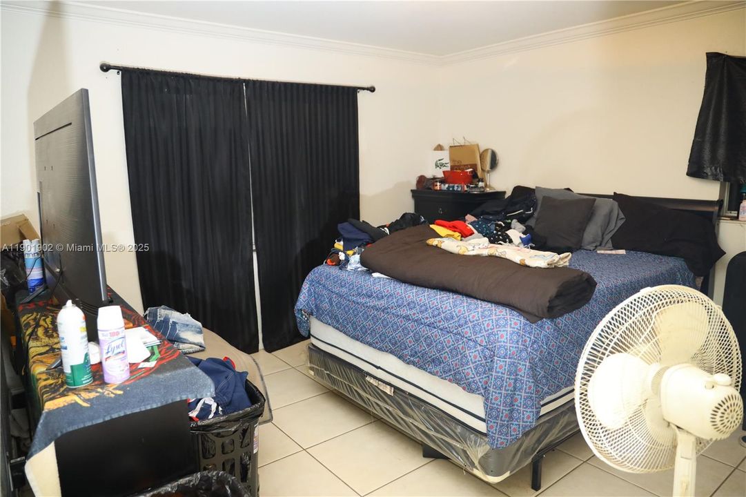 For Sale: $670,000 (6 beds, 4 baths, 2380 Square Feet)