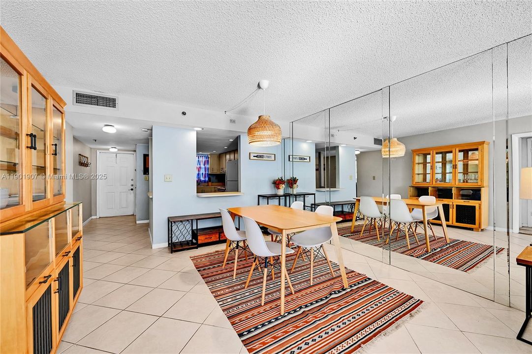 For Rent: $2,150 (2 beds, 2 baths, 1140 Square Feet)