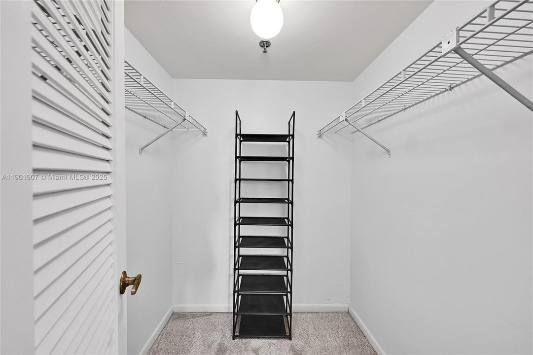 For Rent: $2,150 (2 beds, 2 baths, 1140 Square Feet)