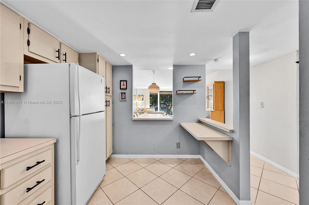 For Rent: $2,150 (2 beds, 2 baths, 1140 Square Feet)