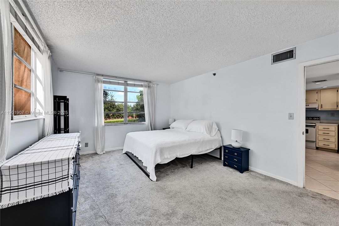 For Rent: $2,150 (2 beds, 2 baths, 1140 Square Feet)