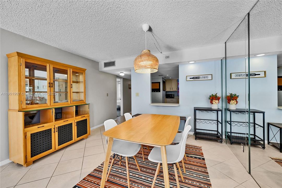 For Rent: $2,150 (2 beds, 2 baths, 1140 Square Feet)