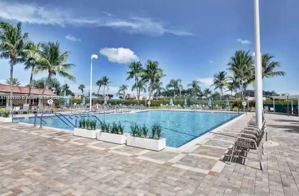 Под контрактом: $1,500 (2 спален, 2 ванн, 920 Квадратных фут)