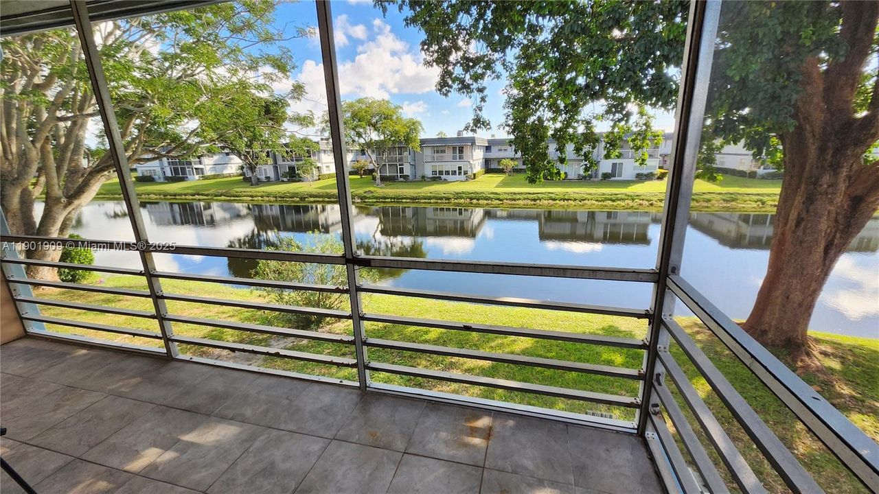 Под контрактом: $1,500 (2 спален, 2 ванн, 920 Квадратных фут)