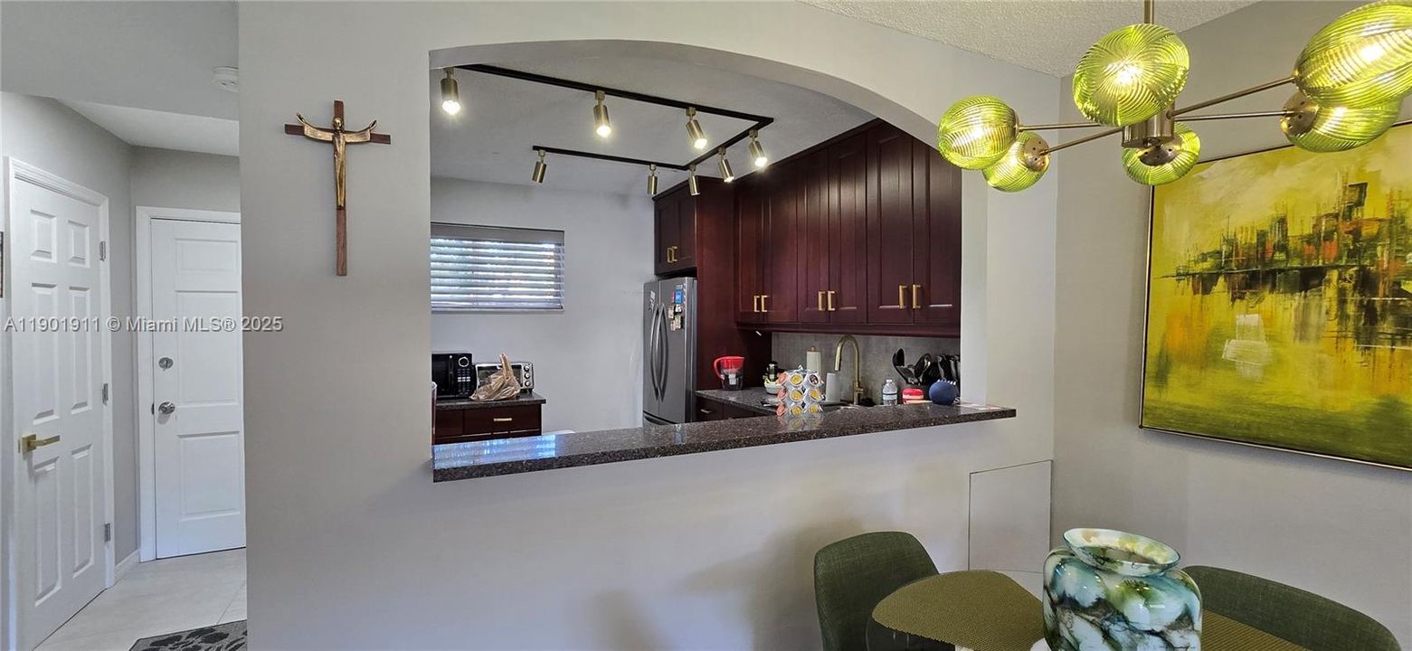 For Sale: $76,900 (1 beds, 1 baths, 744 Square Feet)