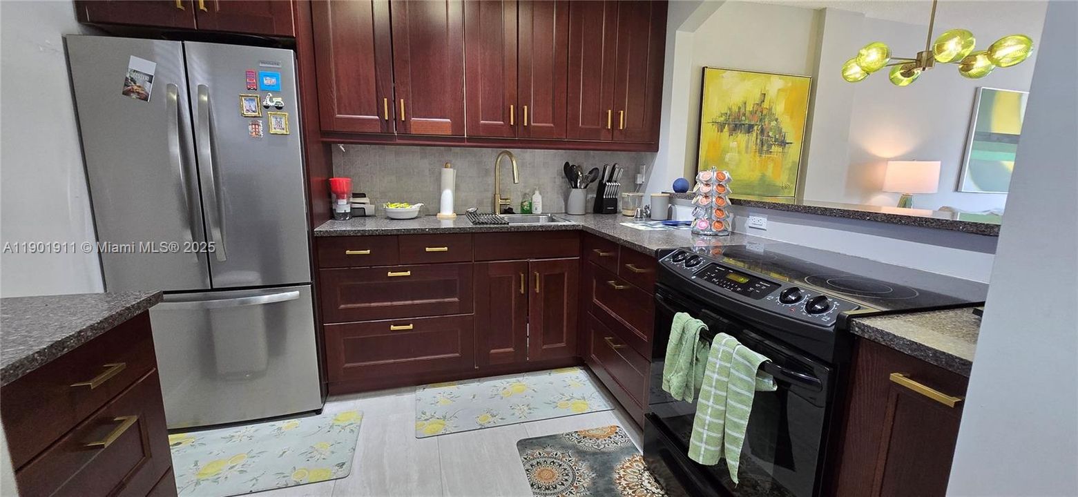 For Sale: $76,900 (1 beds, 1 baths, 744 Square Feet)