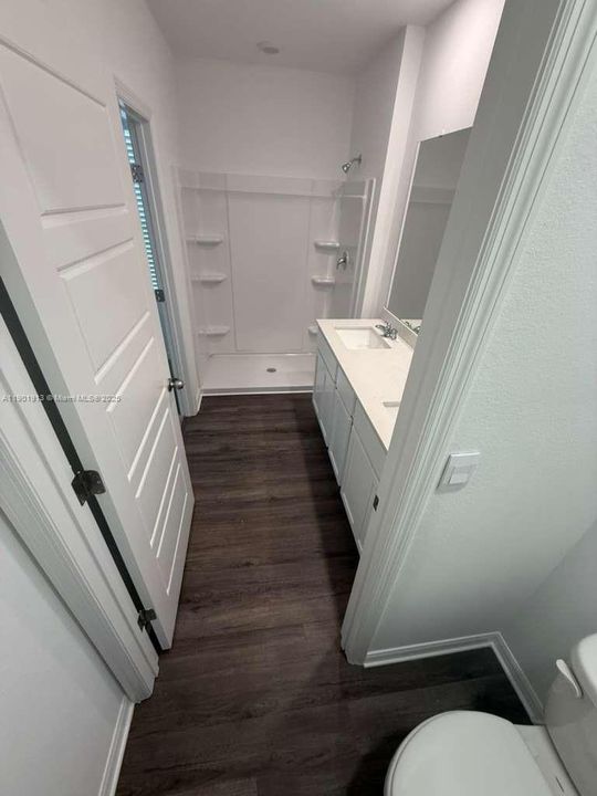 出租: $2,300 (4 贝兹, 2 浴室, 0 平方英尺)