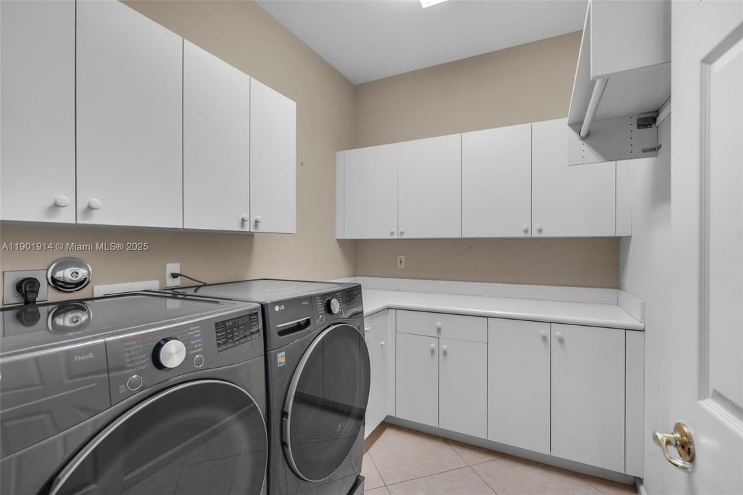 Active With Contract: $605,000 (3 beds, 2 baths, 2223 Square Feet)