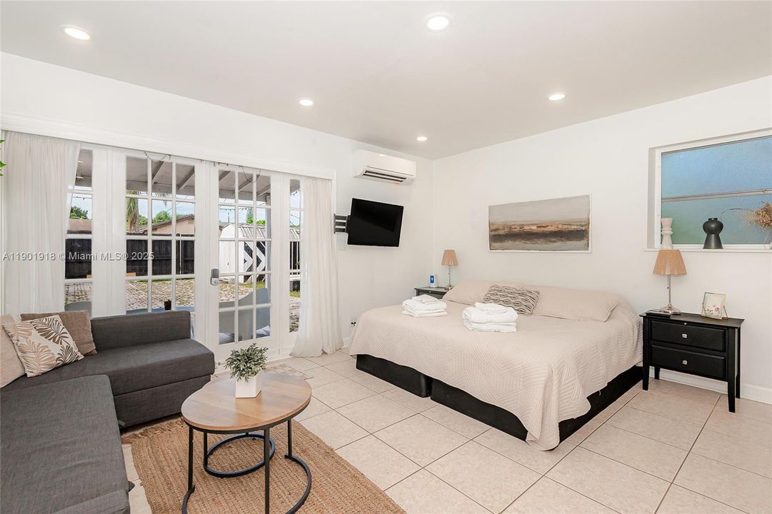 Active With Contract: $555,000 (0 beds, 0 baths, 1214 Square Feet)