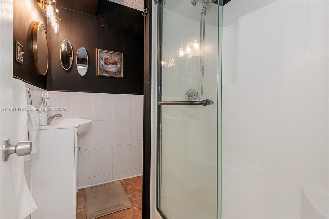 Active With Contract: $555,000 (0 beds, 0 baths, 1214 Square Feet)