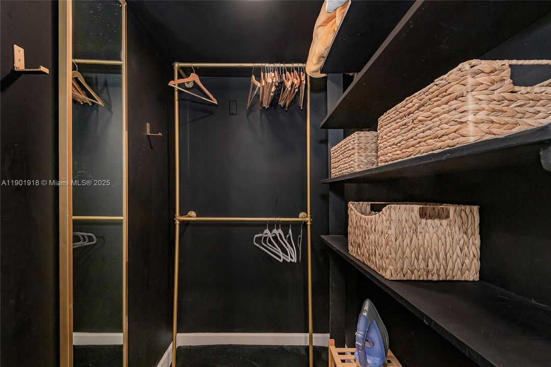 Active With Contract: $555,000 (0 beds, 0 baths, 1214 Square Feet)