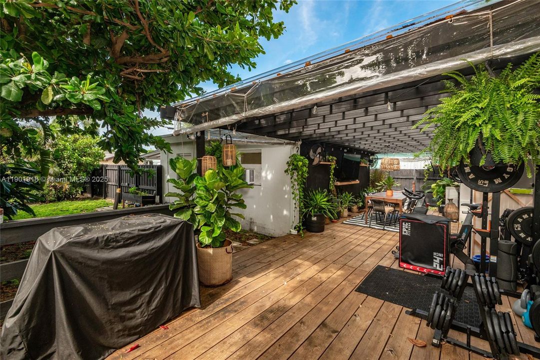 Active With Contract: $555,000 (0 beds, 0 baths, 1214 Square Feet)