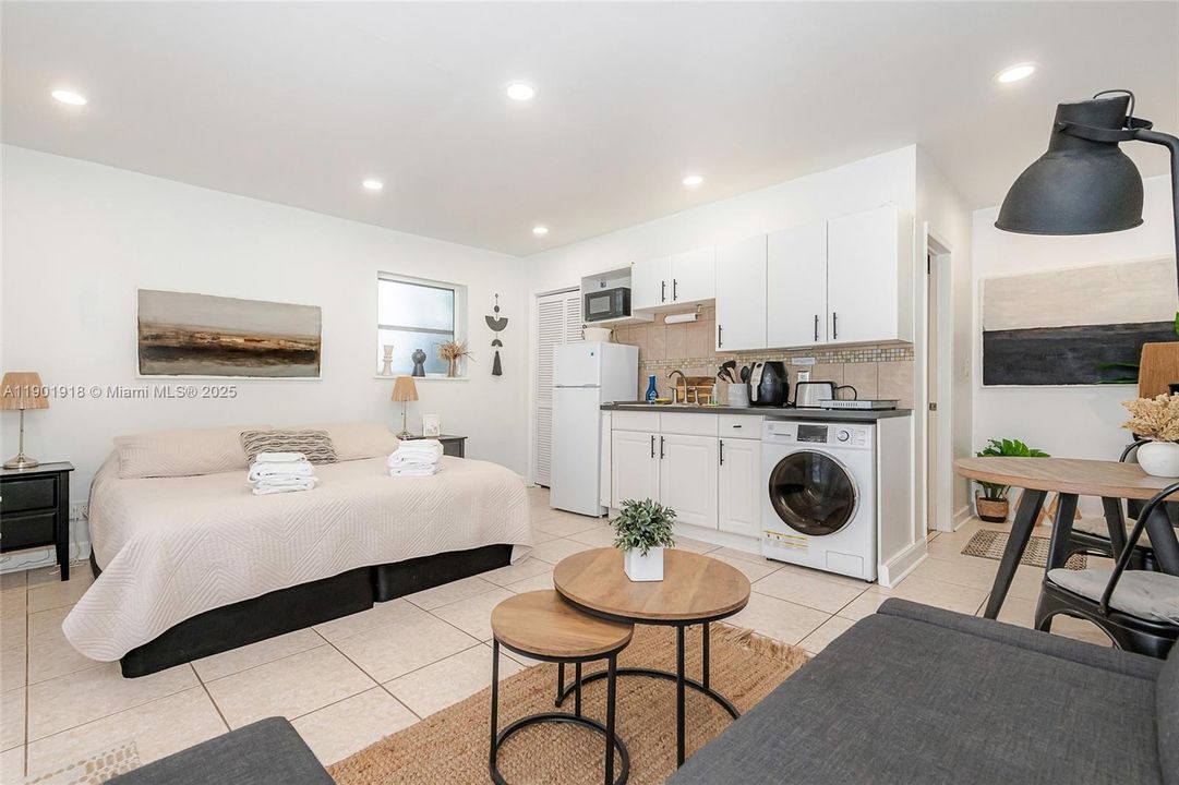 Active With Contract: $555,000 (0 beds, 0 baths, 1214 Square Feet)