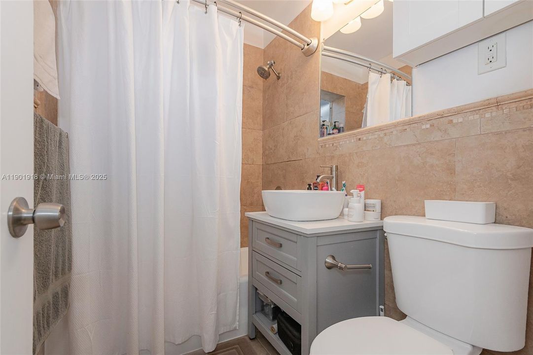 Active With Contract: $555,000 (0 beds, 0 baths, 1214 Square Feet)