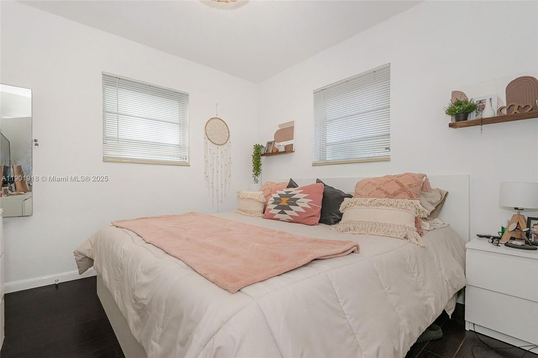 Active With Contract: $555,000 (0 beds, 0 baths, 1214 Square Feet)