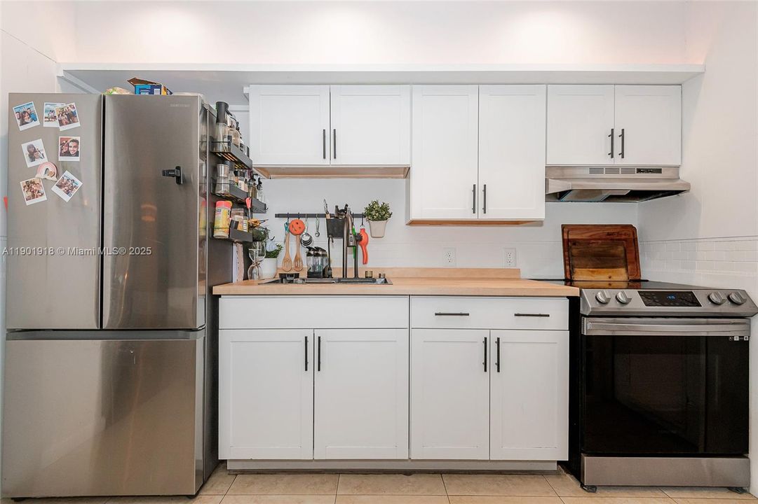 Active With Contract: $555,000 (0 beds, 0 baths, 1214 Square Feet)