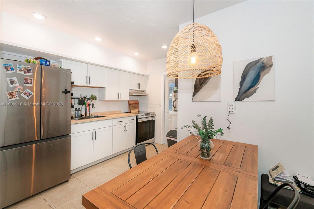 Active With Contract: $555,000 (0 beds, 0 baths, 1214 Square Feet)