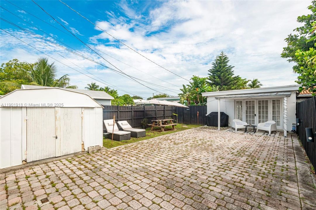 Active With Contract: $555,000 (0 beds, 0 baths, 1214 Square Feet)