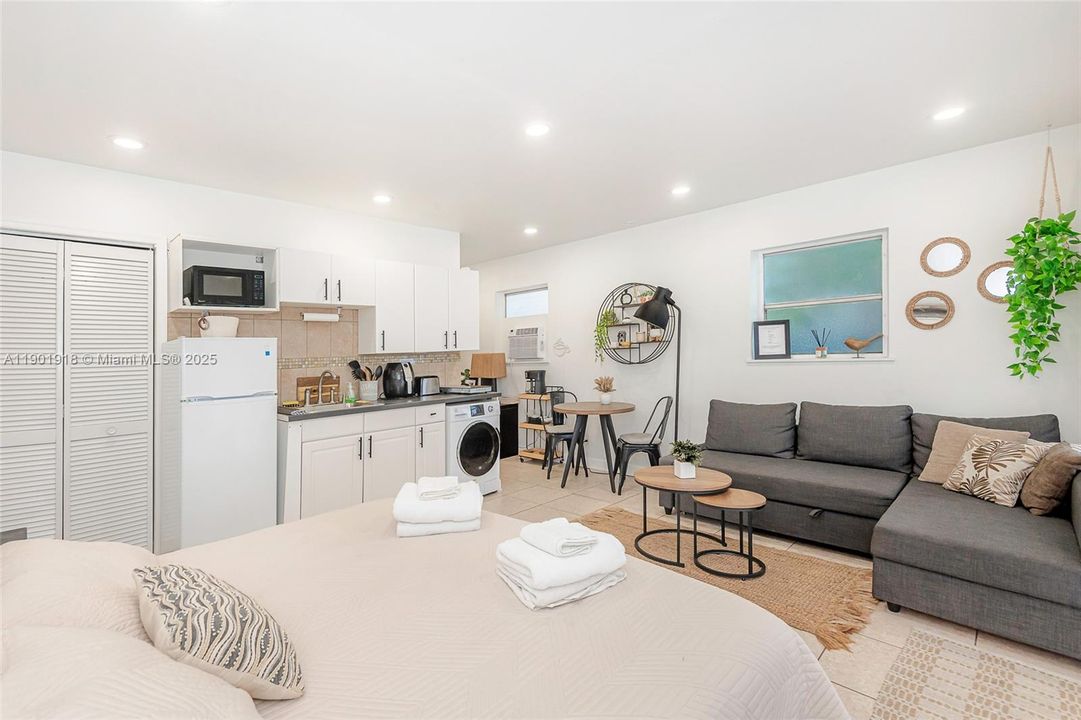 Active With Contract: $555,000 (0 beds, 0 baths, 1214 Square Feet)