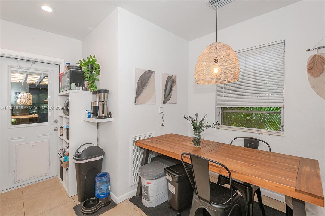 Active With Contract: $555,000 (0 beds, 0 baths, 1214 Square Feet)