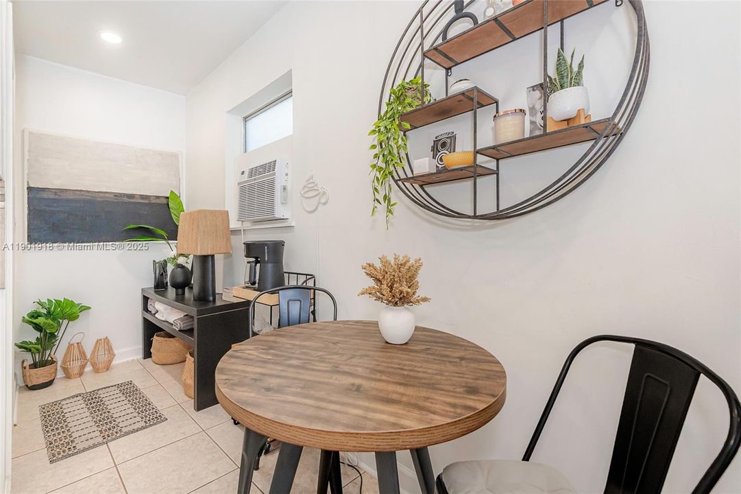 Active With Contract: $555,000 (0 beds, 0 baths, 1214 Square Feet)