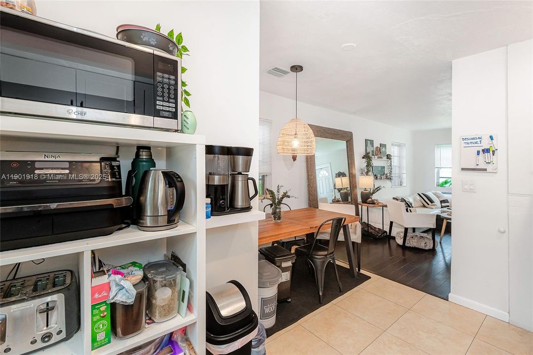 Active With Contract: $555,000 (0 beds, 0 baths, 1214 Square Feet)