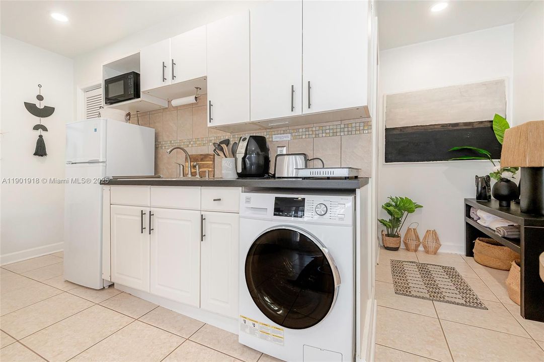 Active With Contract: $555,000 (0 beds, 0 baths, 1214 Square Feet)