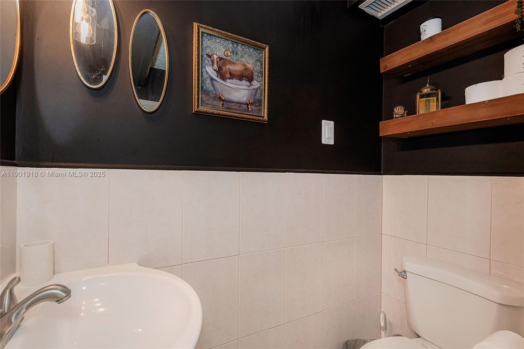 Active With Contract: $555,000 (0 beds, 0 baths, 1214 Square Feet)