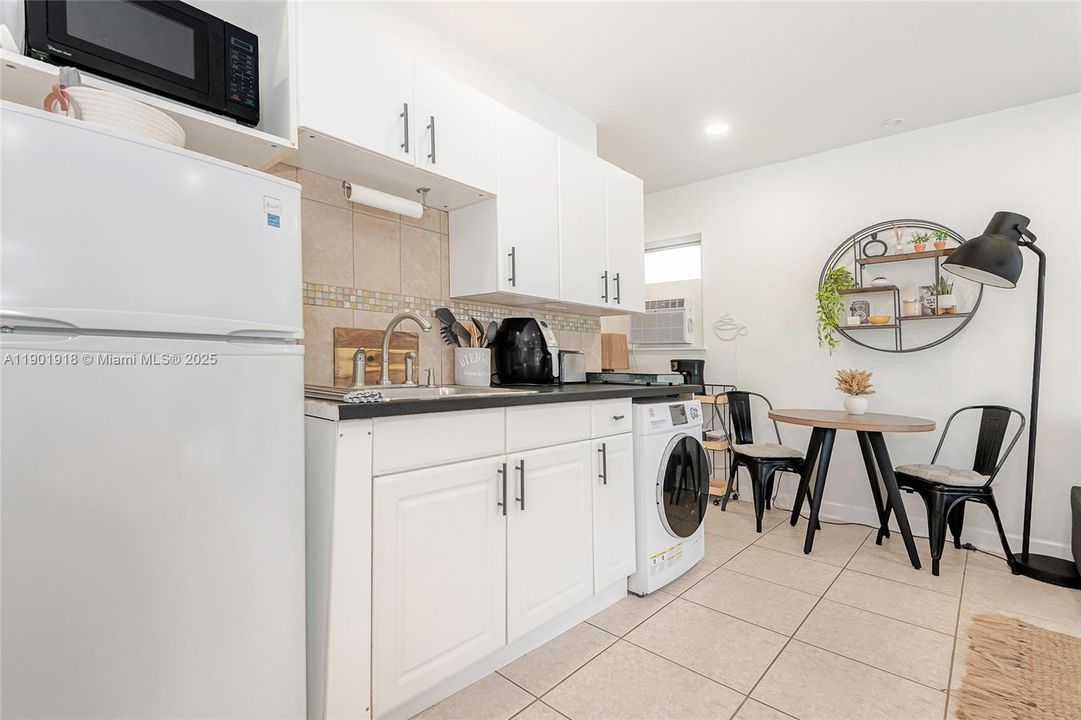 Active With Contract: $555,000 (0 beds, 0 baths, 1214 Square Feet)