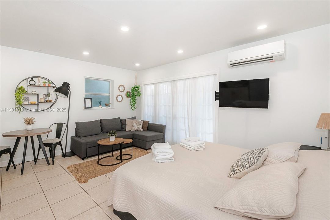 Active With Contract: $555,000 (0 beds, 0 baths, 1214 Square Feet)