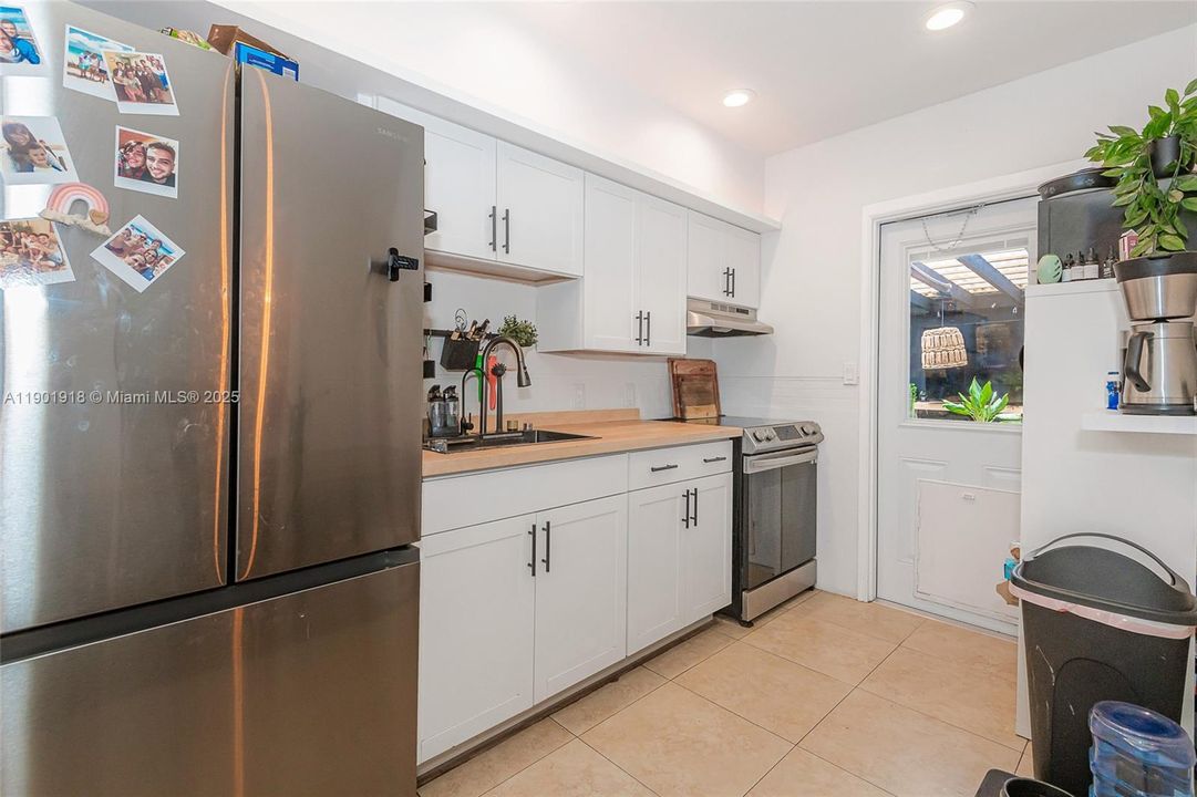 Active With Contract: $555,000 (0 beds, 0 baths, 1214 Square Feet)