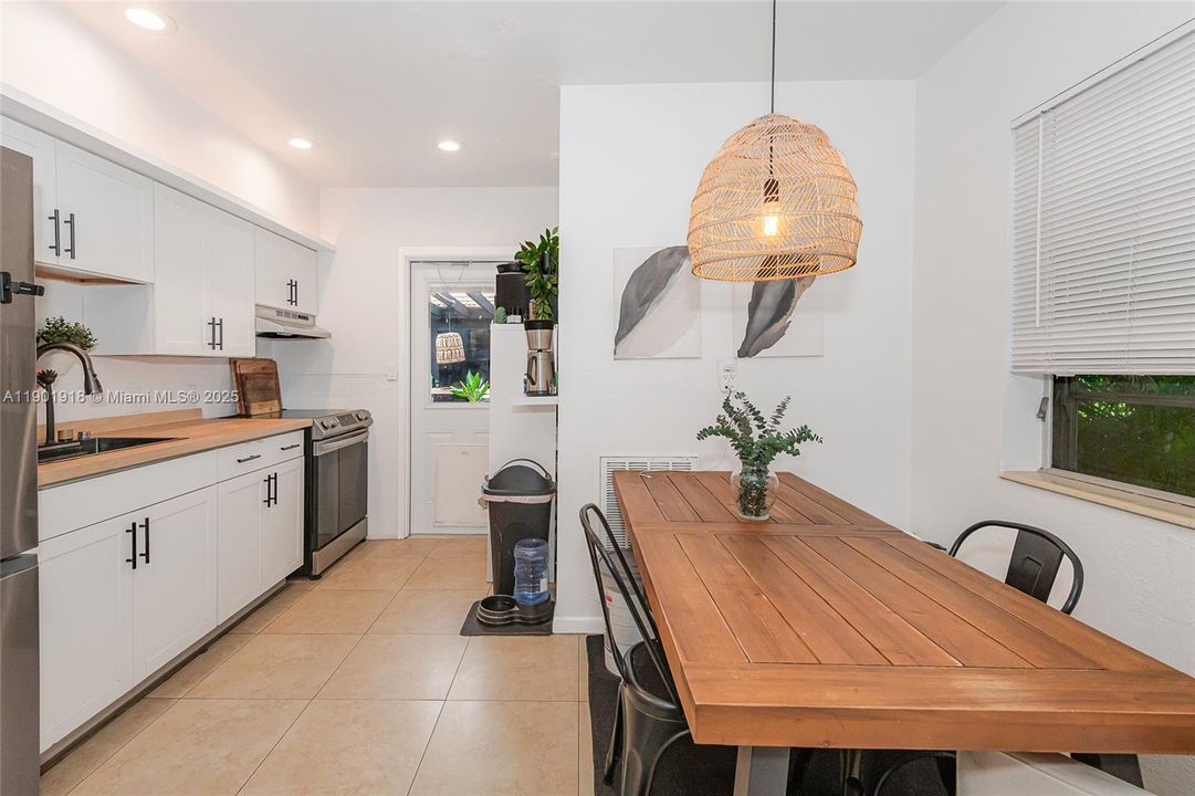 Active With Contract: $555,000 (0 beds, 0 baths, 1214 Square Feet)